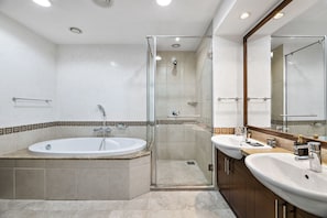 Luxury Apartment, 2 Bedrooms | Bathroom