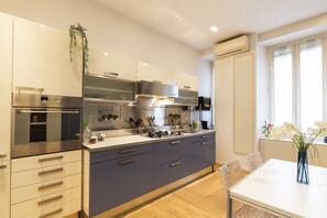 Design Apartment | Private kitchen | Full-size fridge, oven, stovetop, espresso maker - notaMi - Magic Place (Milan)