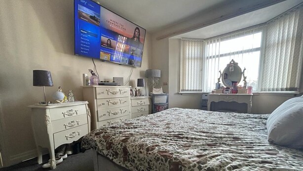 2 bedrooms, iron/ironing board, WiFi (free), bed sheets - Green Hill Stay 2-bed Apartment in Leeds (Leeds)