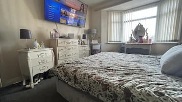 2 bedrooms, iron/ironing board, free WiFi, bed sheets