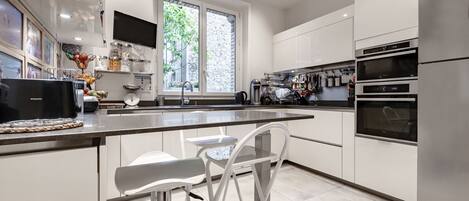 Fridge, microwave, oven, stovetop