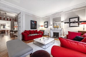 Télévision, cheminée