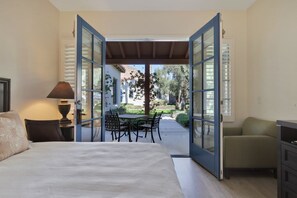 2 habitaciones, escritorio, tabla de planchar con plancha y wifi