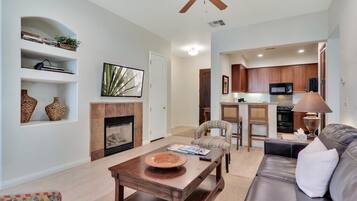 TV, lareira, DVD player, escritórios