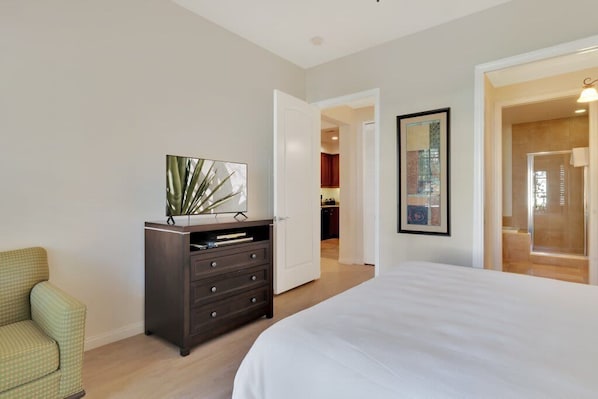 1 bedroom, desk, iron/ironing board, WiFi