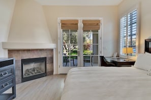 1 habitación, escritorio, tabla de planchar con plancha y wifi