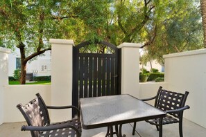 Outdoor dining - Desert Haven C | Studio Legacy Villa (La Quinta)