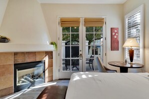 1 habitación, escritorio, tabla de planchar con plancha y wifi