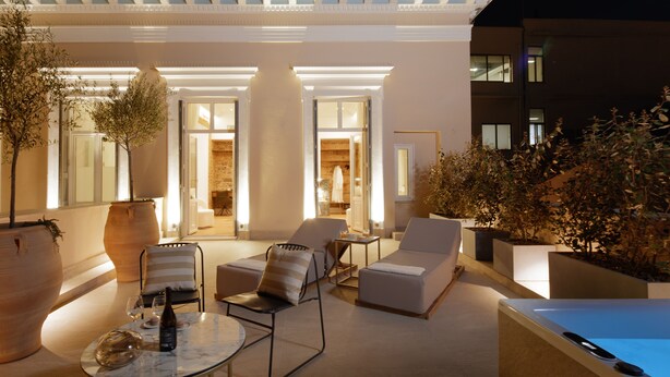 Macbeth - Suite with Outdoor Jacuzzi & Acropolis View | شرفة/رواق