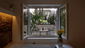 Deluxe Suite, 1 Katil Raja (King), Hot Tub | Pemandangan taman