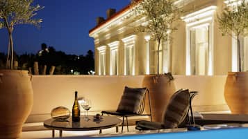 Suite, 1 King Bed, Hot Tub | Terrace/patio