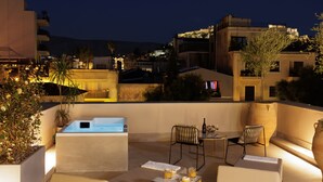 Macbeth - Suite with Outdoor Jacuzzi & Acropolis View | شرفة/رواق