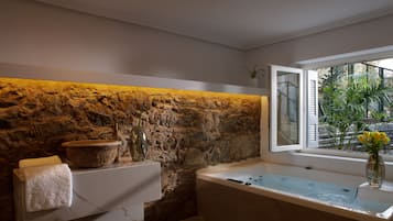 Suite Deluxe, 1 cama King size, hidromasaje | Tina de hidromasaje privada