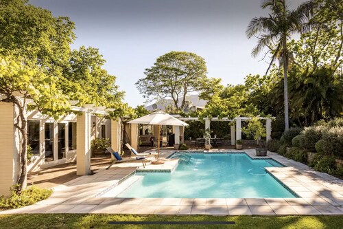Garden Cottage in tranquil leafy Constantia with Solar backup