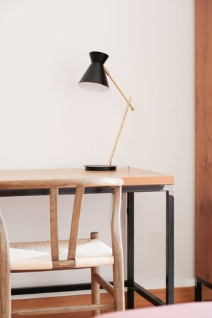 Desk, free WiFi - Glass House Smart Rooms & Parking (Lecce)