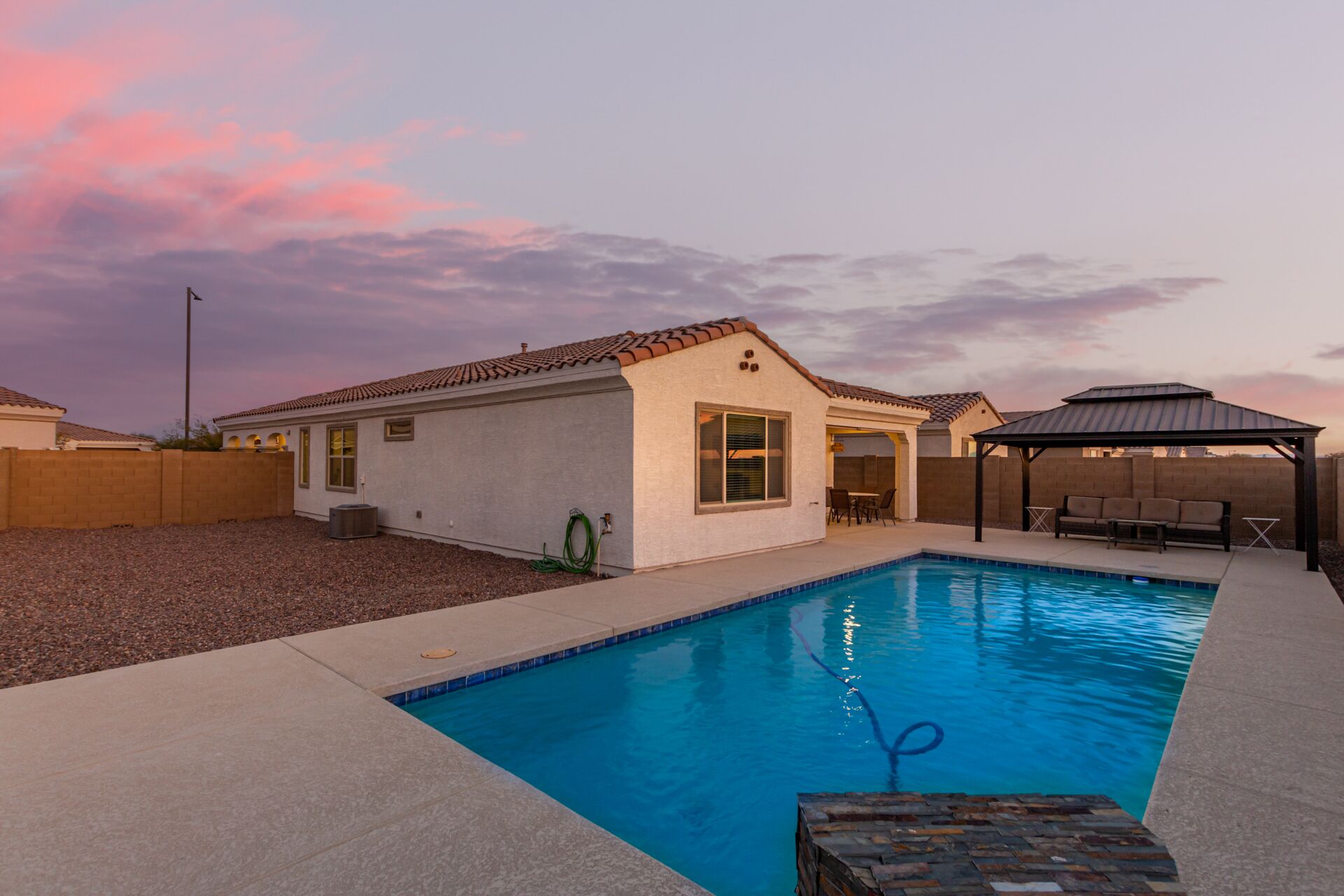 This house is a 3 bedroom(s), 2 bathrooms, located in Buckeye, AZ.