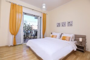 2 quartos, ferros/tábuas de passar roupa, berço de viagem