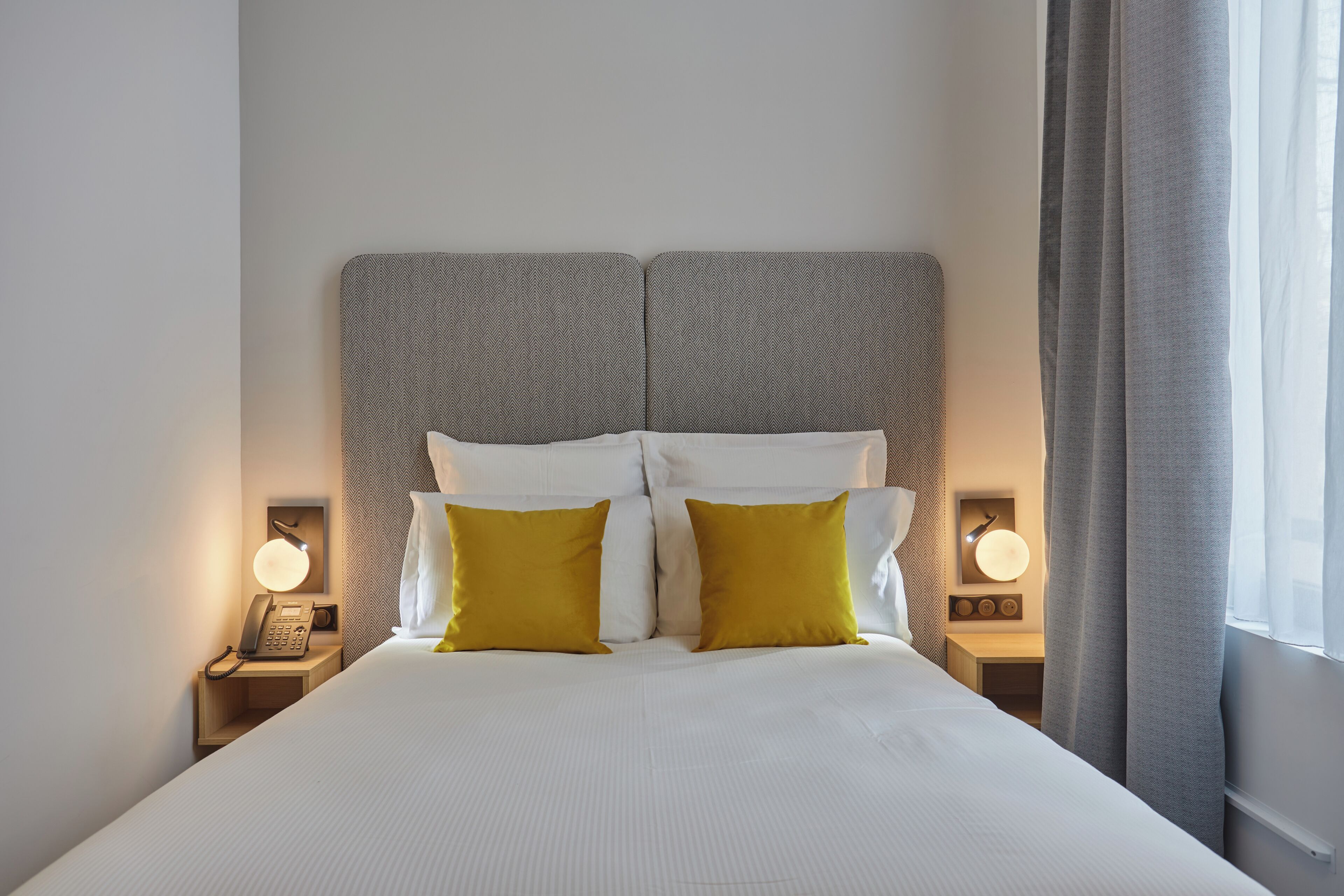 In-room safe, soundproofing, free WiFi, bed sheets