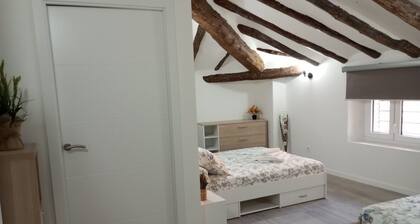 Apartamento Ático, ideal familias y amigos cerca de Senda Viva y Bardena Real.