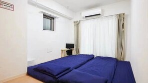 1 habitación, tabla de planchar con plancha, wifi gratis y ropa de cama 