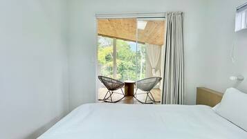 4 bedrooms, desk, iron/ironing board, free WiFi