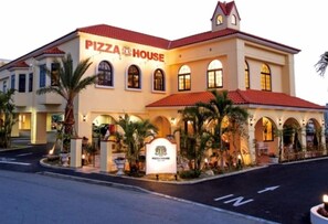 Exterior - 5min walk to the beachOceanView RoomMax8pplWifi / Urasoe Okinawa (Urasoe)