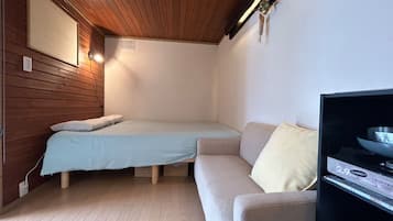 1 bedroom, desk, free WiFi, bed sheets