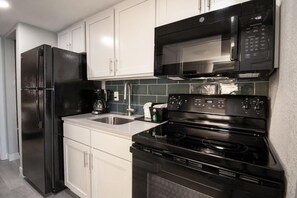 Fridge, microwave, oven, stovetop - Nature's Grandeur: 2nd Floor Oceanfront Suite (Myrtle Beach)