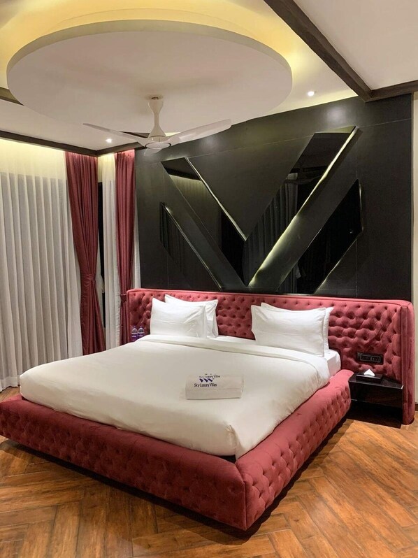 7 bedrooms, WiFi, bed sheets