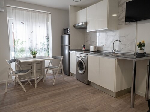 Estudio moderno en  Bardenas y Senda Viva!!!
Ideal parejas y familias pequeñas.