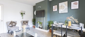 Cosy Large House, FREE Parking, Wifi, Near City Centre