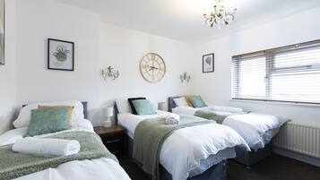3 bedrooms, desk, iron/ironing board, WiFi
