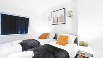 3 bedrooms, desk, iron/ironing board, free WiFi