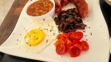 Free daily English breakfast