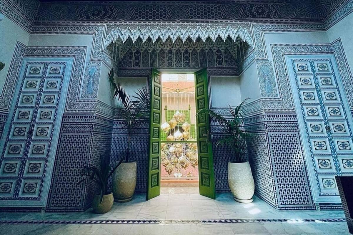 خزنة داخل الغرفة وواي فاي مجانًا