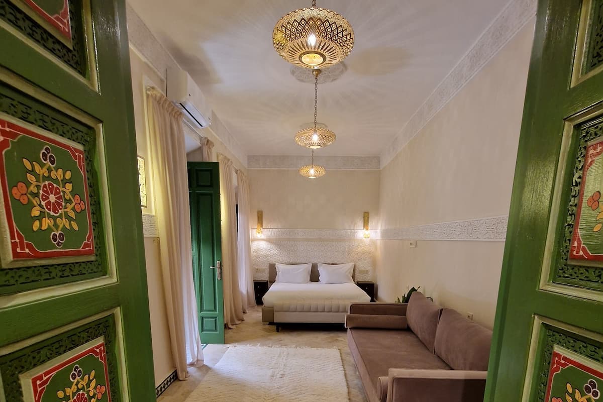 Deluxe Suite | 1 bedroom, in-room safe, free WiFi