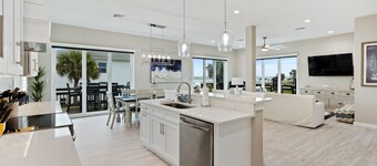 Ocean & River View Pool Home / Close to Amenities / 6635T