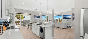 Ocean & River View Pool Home / Close to Amenities / 6635T