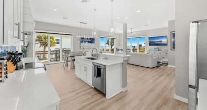 Ocean & River View Pool Home / Close to Amenities / 6635T