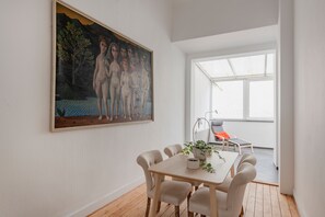 City-Studio | Essbereich im Zimmer
