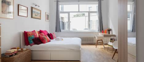 City Studio | Free WiFi, bed sheets