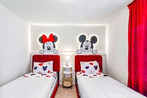 5 habitaciones, tabla de planchar con plancha, wifi y ropa de cama 
