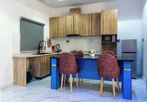 Full-size fridge, microwave, blender, griddle