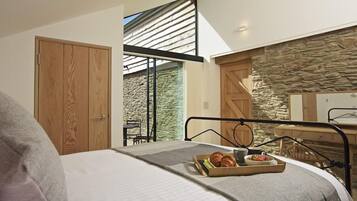 3 bedrooms, individually decorated, individually furnished, free WiFi