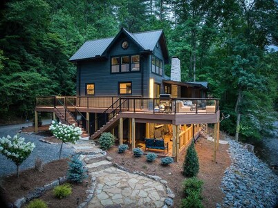 Off the Hook - Riverfront, hot tub, fire pit, pets