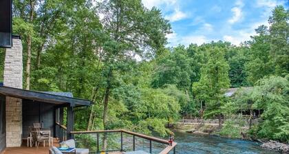 Off the Hook - Riverfront, hot tub, fire pit, pets