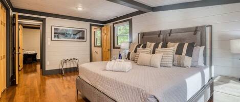 4 bedrooms, iron/ironing board, travel cot, WiFi