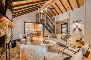 TV, fireplace, books, offices - Off the Hook - Riverfront, hot tub, fire pit, pets (Blue Ridge)