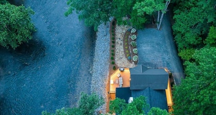 Off the Hook - Riverfront, hot tub, fire pit, pets