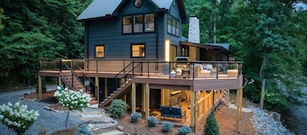 Off the Hook - Riverfront, hot tub, fire pit, pets
